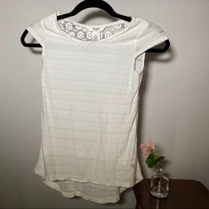 🪴3/$15 Guess white shirt with flower back girls